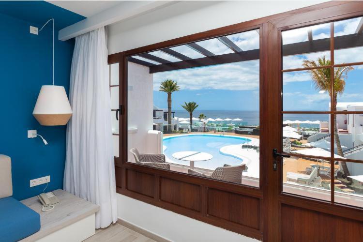 One-Bedroom Apartment Sea View,1765576961:JPEG
