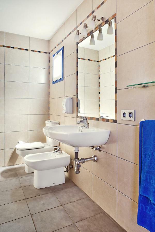 One-Bedroom Apartment,909656608:JPEG
